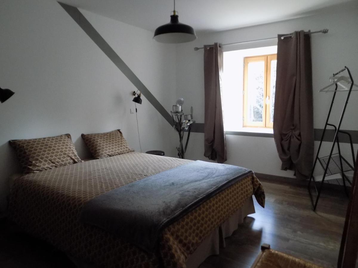 Bed and Breakfast Au Vieux Four Ambert Esterno foto
